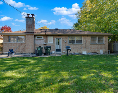 7330 N Kilbourn Avenue - Photo Thumbnail 1