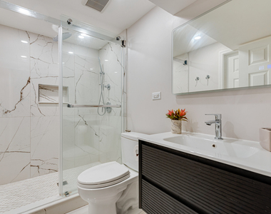7330 N Kilbourn Avenue - Photo Thumbnail 19