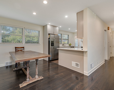 7330 N Kilbourn Avenue - Photo Thumbnail 5