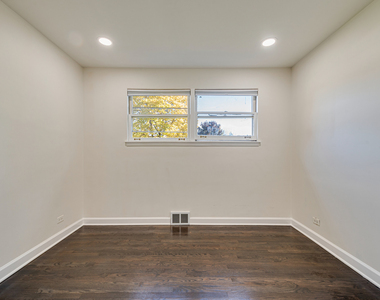 7330 N Kilbourn Avenue - Photo Thumbnail 12