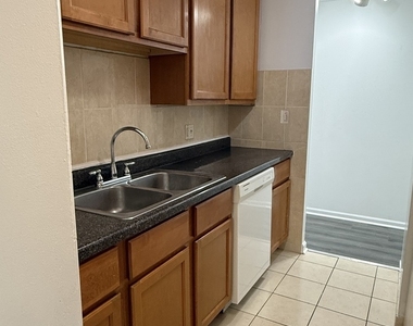 6171 N Sheridan Road - Photo Thumbnail 8