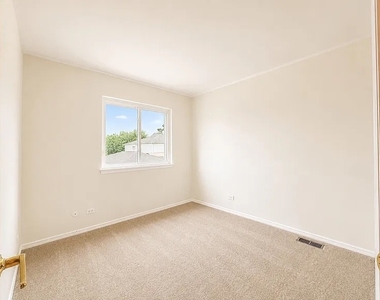 1661 Cornell Drive - Photo Thumbnail 6