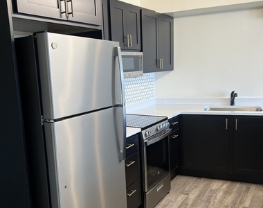 300 N State Street - Photo Thumbnail 6