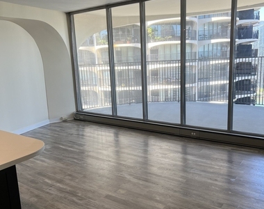 300 N State Street - Photo Thumbnail 2