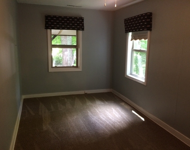 718 Three Oaks Road - Photo Thumbnail 12