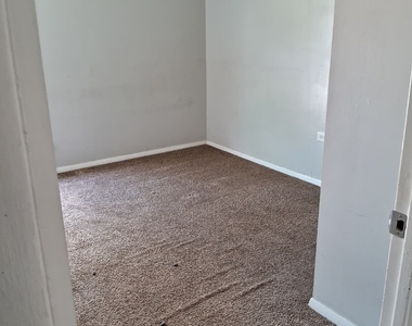 2204 Hebron Avenue - Photo Thumbnail 8