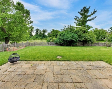 18768 W Highfield Drive - Photo Thumbnail 55