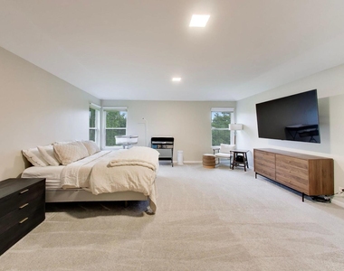18768 W Highfield Drive - Photo Thumbnail 24