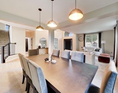 18768 W Highfield Drive - Photo Thumbnail 11