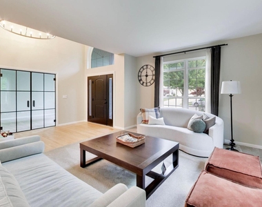 18768 W Highfield Drive - Photo Thumbnail 5