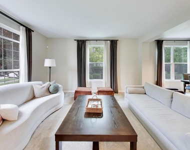 18768 W Highfield Drive - Photo Thumbnail 4