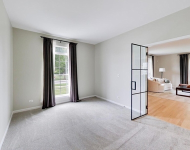 18768 W Highfield Drive - Photo Thumbnail 7