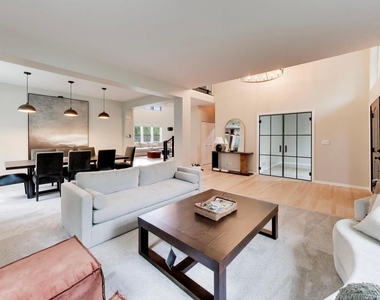 18768 W Highfield Drive - Photo Thumbnail 6