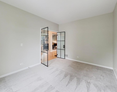 18768 W Highfield Drive - Photo Thumbnail 8