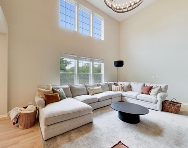 18768 W Highfield Drive - Photo Thumbnail 18