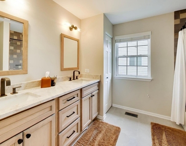 18768 W Highfield Drive - Photo Thumbnail 37
