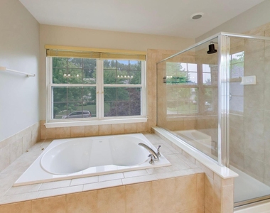 18768 W Highfield Drive - Photo Thumbnail 28