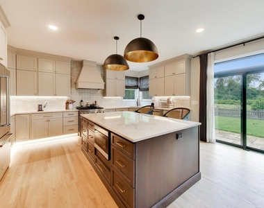 18768 W Highfield Drive - Photo Thumbnail 14