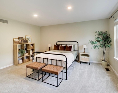 18768 W Highfield Drive - Photo Thumbnail 32
