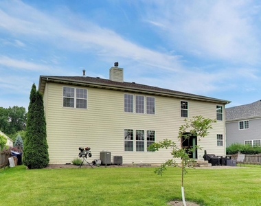 18768 W Highfield Drive - Photo Thumbnail 53