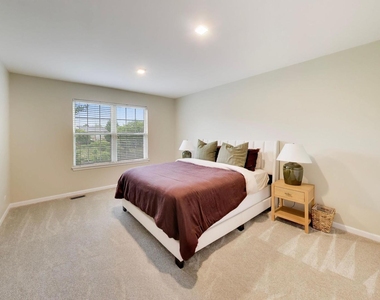 18768 W Highfield Drive - Photo Thumbnail 35