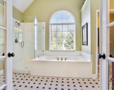2080 N Bethany Creek Drive - Photo Thumbnail 12