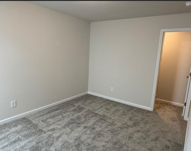 3250 Westgate Park Drive - Photo Thumbnail 16
