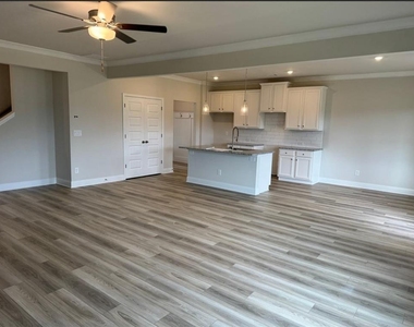 3250 Westgate Park Drive - Photo Thumbnail 2