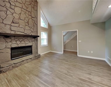 4125 Inola Trail Ne - Photo Thumbnail 2
