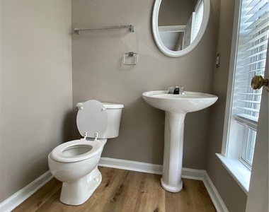 4019 Howell Park Road - Photo Thumbnail 9