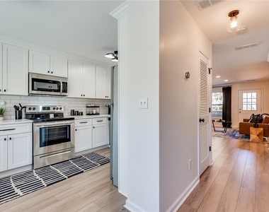 5015 Laurel Springs Way Se - Photo Thumbnail 3