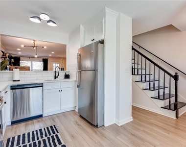 5015 Laurel Springs Way Se - Photo Thumbnail 4