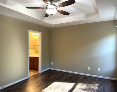 538 Oakside Place - Photo Thumbnail 12