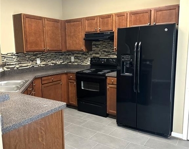 538 Oakside Place - Photo Thumbnail 6