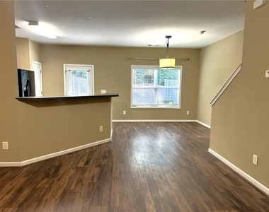 538 Oakside Place - Photo Thumbnail 2