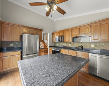 1055 Devonshire Avenue - Photo Thumbnail 7
