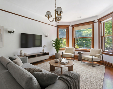 622 W Arlington Place - Photo Thumbnail 2