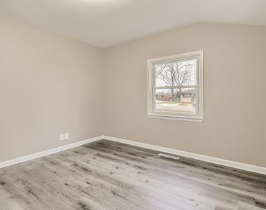 120 Roberts Road - Photo Thumbnail 10