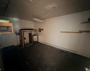 902 E Stone Street - Photo Thumbnail 9
