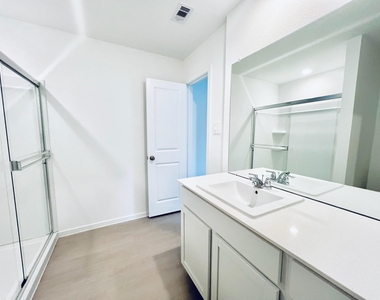 1367 Diamond Carnation Drive - Photo Thumbnail 4