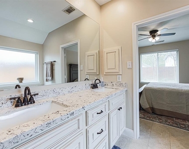 3034 Glenthorpe Lane - Photo Thumbnail 2
