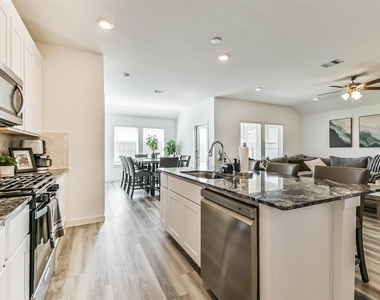 2621 Mackinac Bay Drive - Photo Thumbnail 14