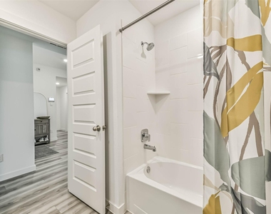 2621 Mackinac Bay Drive - Photo Thumbnail 28