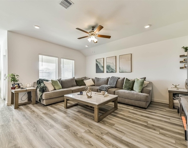 2621 Mackinac Bay Drive - Photo Thumbnail 7