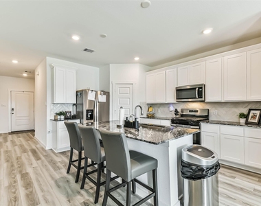 2621 Mackinac Bay Drive - Photo Thumbnail 11