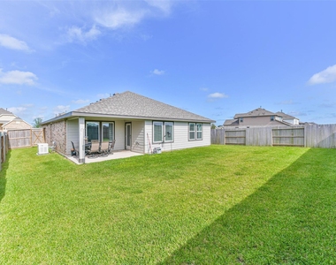 2621 Mackinac Bay Drive - Photo Thumbnail 3