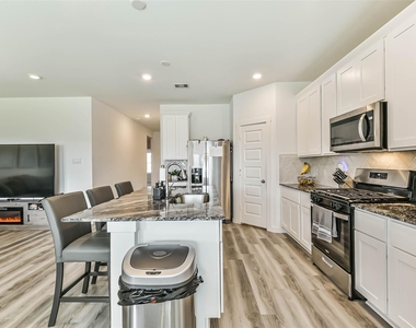 2621 Mackinac Bay Drive - Photo Thumbnail 13