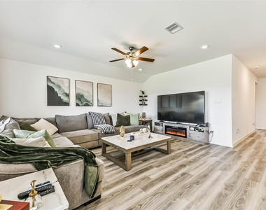 2621 Mackinac Bay Drive - Photo Thumbnail 8