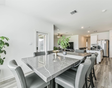2621 Mackinac Bay Drive - Photo Thumbnail 16