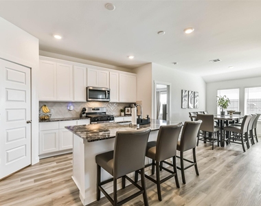 2621 Mackinac Bay Drive - Photo Thumbnail 12